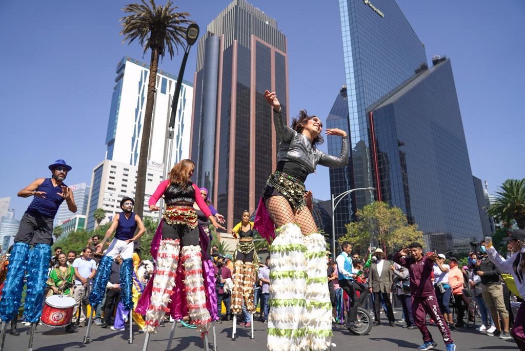 InjuveCDMX's tweet photo. Decimos adiós a un monumento vivo que se erige desde hace más de un siglo sobre Paseo de la Reforma. 🌴💭💓

Muchos recuerdos y experiencias…☄️

#PalmasALaPalma #LosJóvenesUnenAlBarrio por el bienestar.🙌🏻 https://t.co/lwQIdMHYSK