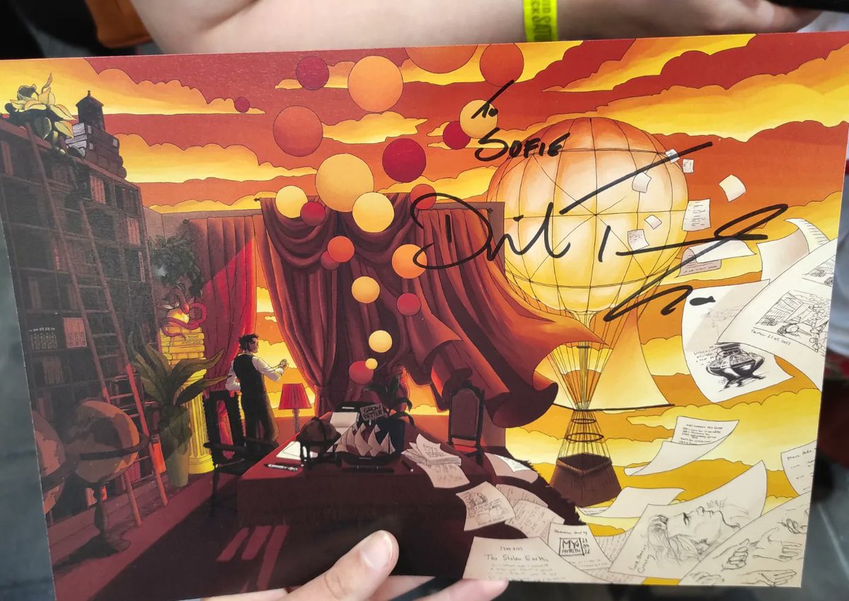 MyrithTweets's tweet photo. Whoa new art ✨ even got it signed by David yesterday 😭💕
How many David Tennant eastereggs can you find in this one? 😂 https://t.co/8ckSR24qYE