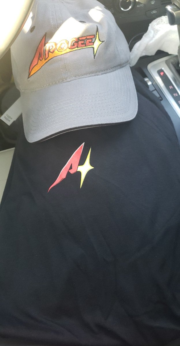 Chris_Moyer1's tweet photo. Had a great time at #PAXEast and meeting all the talented people behind Apogee! https://t.co/IoRTgiFgIn