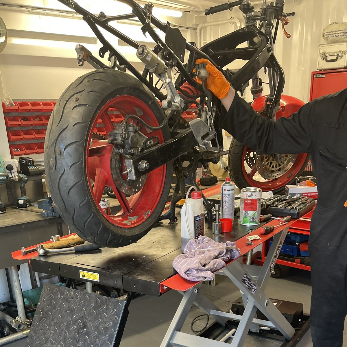 MyLilBlueBook's tweet photo. Amazing day with @PassBike training Completing a @DVSAgovuk Enhanced Rider Scheme certificate in Motorcycle Maintenance.

Was a lot of fun and learnt loads that will help me keep my motorbike going. Would highly recommended to any other motorbike riders! 🏍#Essex #DVSA https://t.co/4M32gVmtxg