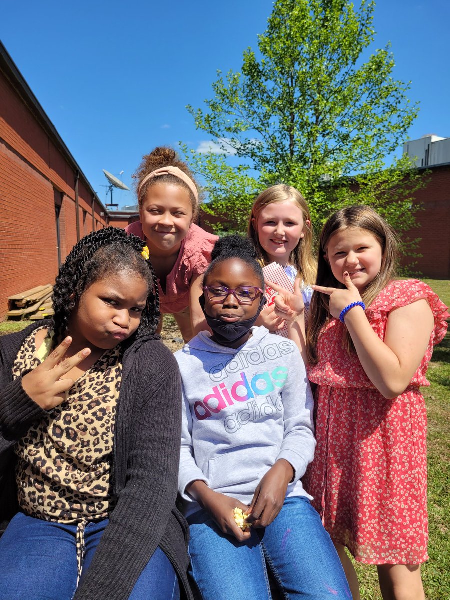 Hub_Sped4's tweet photo. Hanging out after the Milestones Pep Rally.....next week they will "cover their bases"! #theygotthis #hubbardstrong #fourthgrade https://t.co/RlqRAOUH0Z