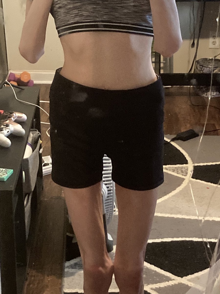 Cleohateskcals's tweet photo. bodycheck :( how big do i look ? #edtwt #bodycheck #ed https://t.co/2cPa2hkUuJ