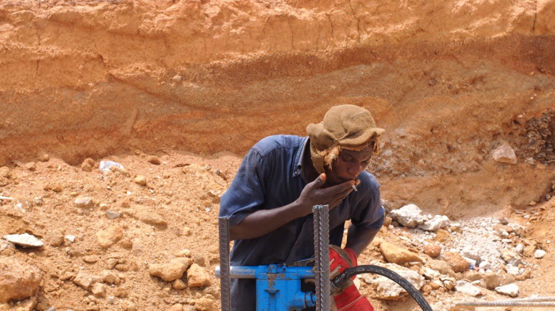 ibrodung's tweet photo. #labourer #hardworkpaysoff #drill https://t.co/e8N7J2IaGZ