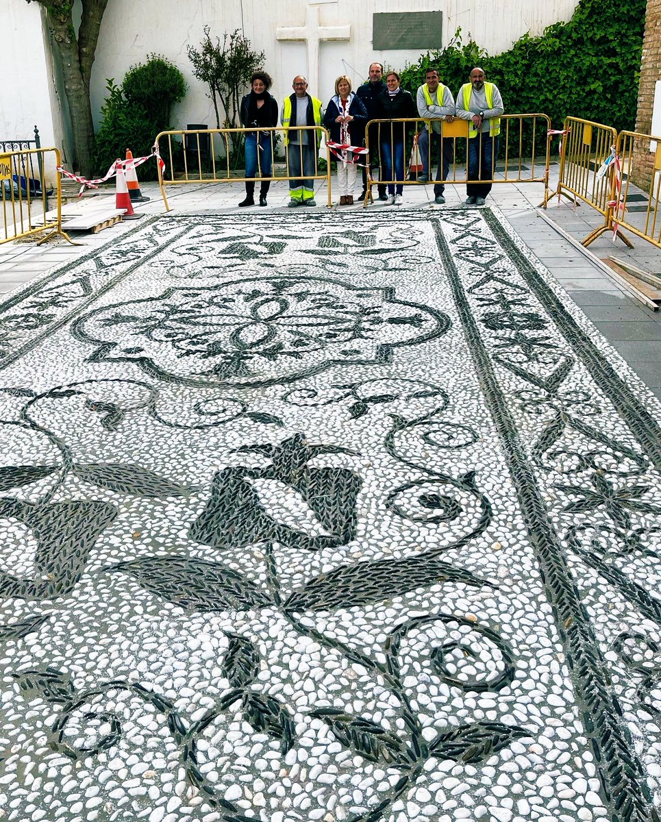 Asuarezm's tweet photo. Finaliza trabajo de empedrado en nuestra Plaza De la Iglesia.
 Desde @AyuntamientoJun queremos agradecer a @LospicantesSL el esmero, afecto, dedicación y gran profesionalidad con la que han trabajado durante estos días. https://t.co/1ZEJY25jxU