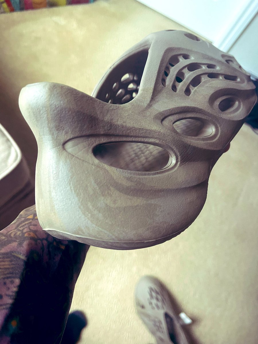 BoostizLife's tweet image. #MailCall Had the Ochre’s but think I like the Stone Sage YZY FR’s more. 🤔 #YourSneakersAreDope