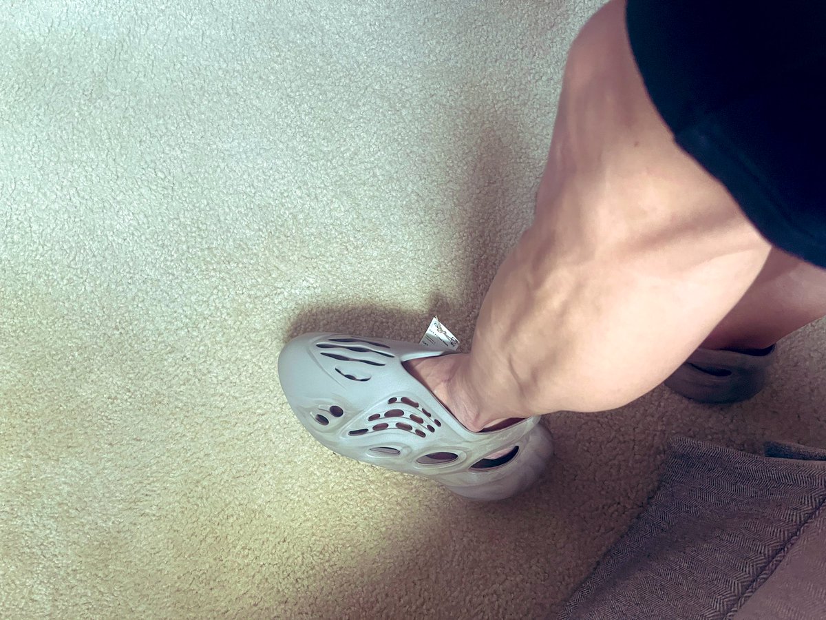 BoostizLife's tweet image. #MailCall Had the Ochre’s but think I like the Stone Sage YZY FR’s more. 🤔 #YourSneakersAreDope