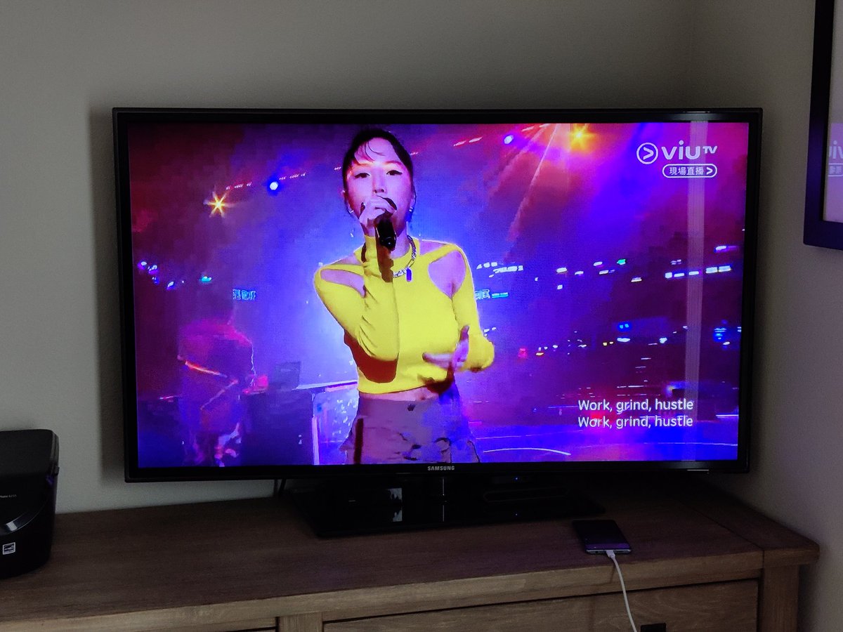 stanleymwc's tweet image. It's really a hard life working long hours as an OL (office lady) in the city centre...when they are going to rap about mistreating Filipino maids? #HKproblems #Cantopop #FirstWorldProblems #ChillClub #ChillClub推介榜年度推介