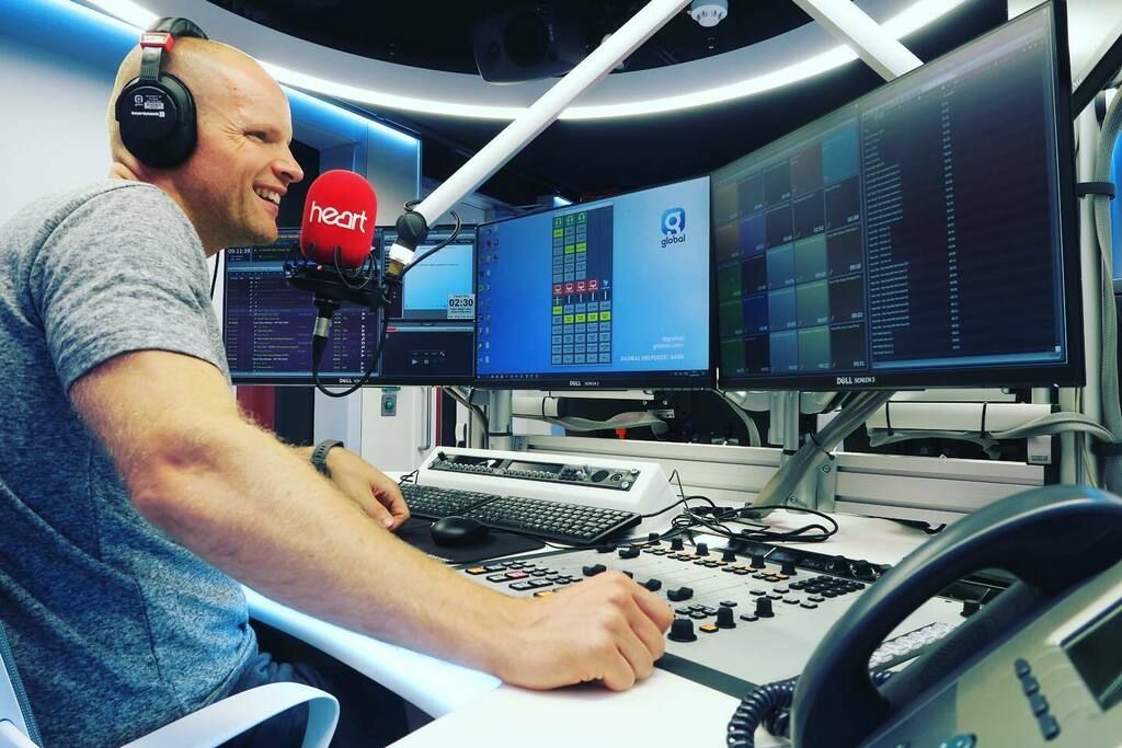 R O B E R T O tweet media