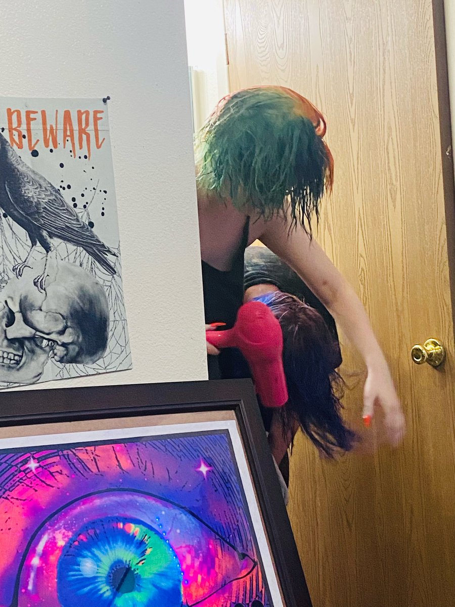 madighoul's tweet photo. my hair dye buddy for life. i love this man🥹🖤 https://t.co/ibaNNrWTjM
