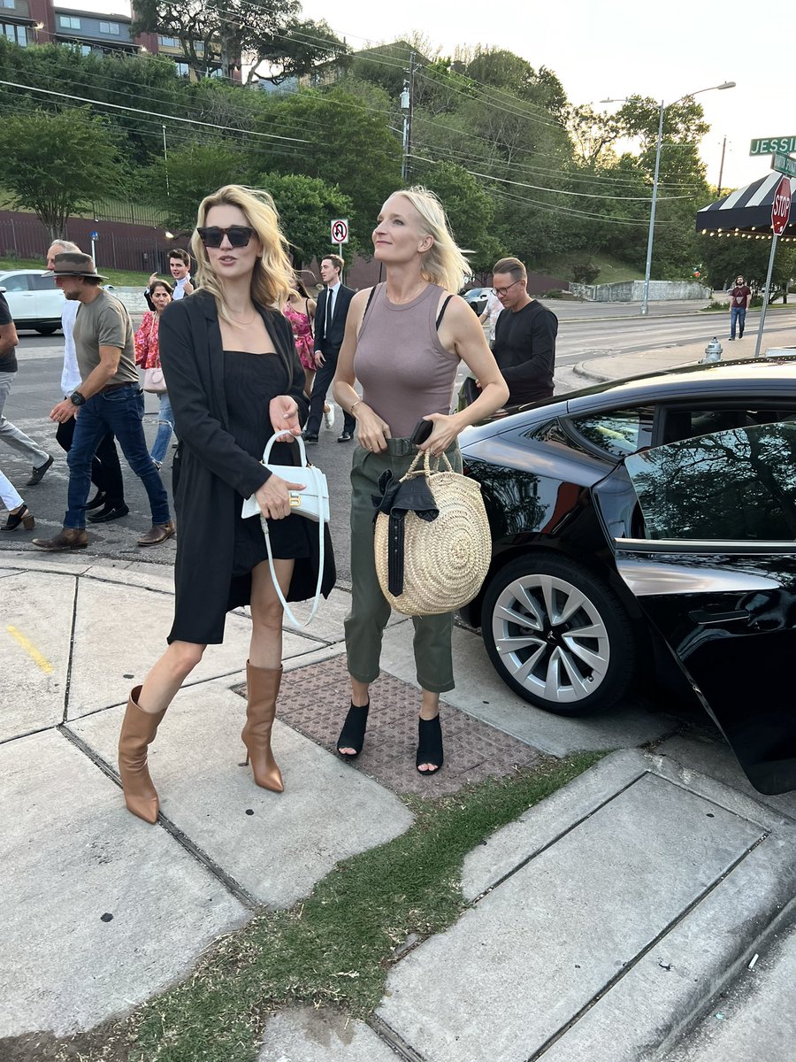 Out in Austin💄✨