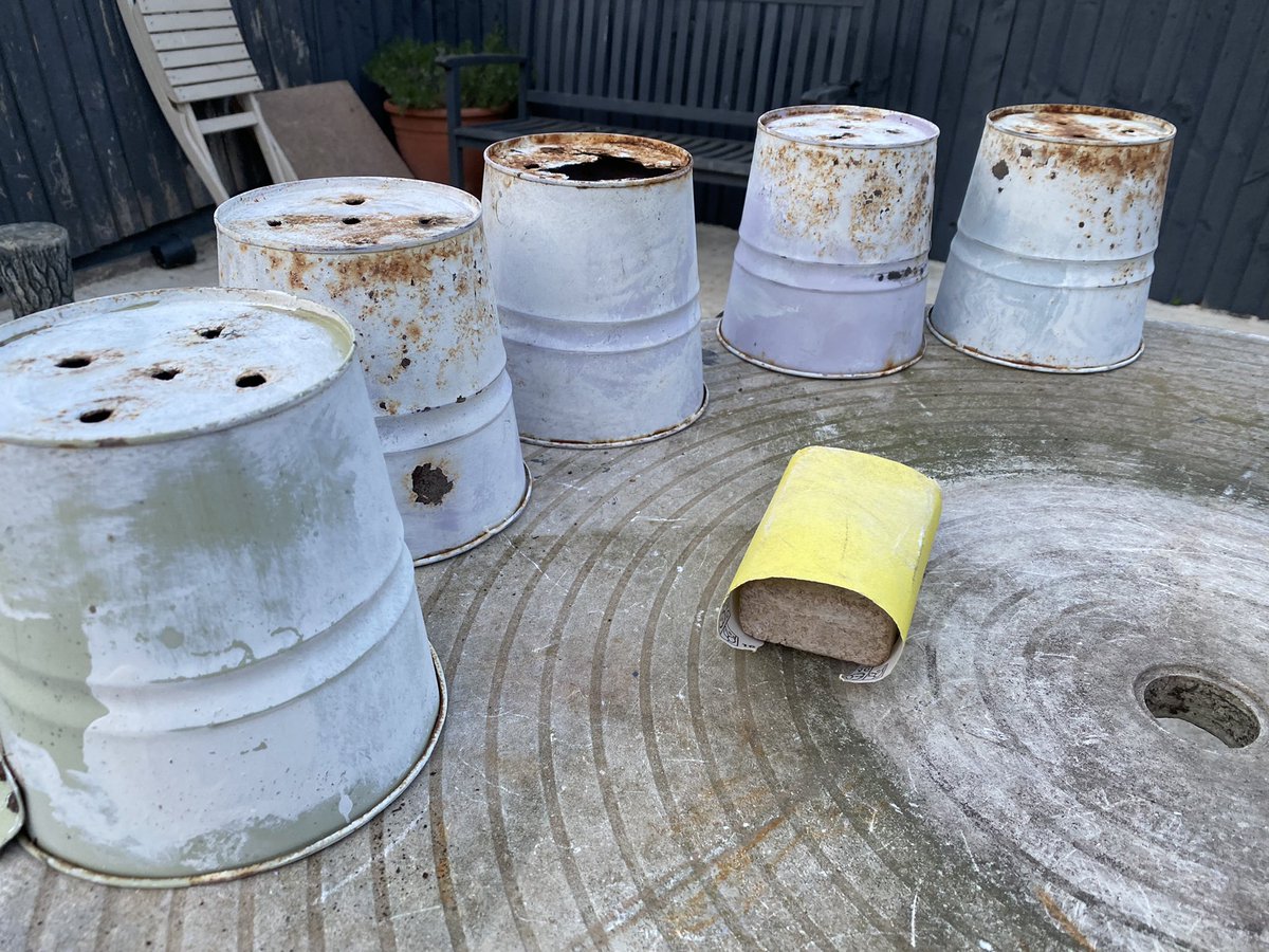 acserrao76's tweet photo. Time to bring these little pots back to life for the strawberries to be hung off the fence. Says Moroccan red on the pot- I am thinking more like Letterbox red 🧐 @katrina_nunn 1st coat done now time to clean up as look like I am in a crime scene 😳 #DIYW ♿️ https://t.co/qDpVIzeuB3