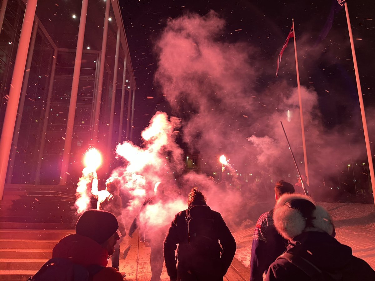 Viking-oppturen

[Lang tråd] Daglig leder i Skeid, <a href="/stranddh/">Daniel Holmeide Strand</a>, spør hva <a href="/vikingfotball/">Viking Fotball</a> har gjort for å vinne publikum tilbake. Det finnes jo ingen fasit, men her kommer noen teorier.