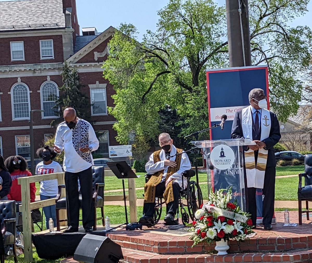 bcscomm's tweet photo. Happened this morning at 11:00 am/ET the retirement service of Rev. Dr. Jeremiah Wright. His words still powerful even as he spoke in a whisper. @fhunscripted Rev. Dr. Frederick Haynes delivered a powerful sermon saluting Re. Wright. @WashInformer https://t.co/LnzgOfEHcC