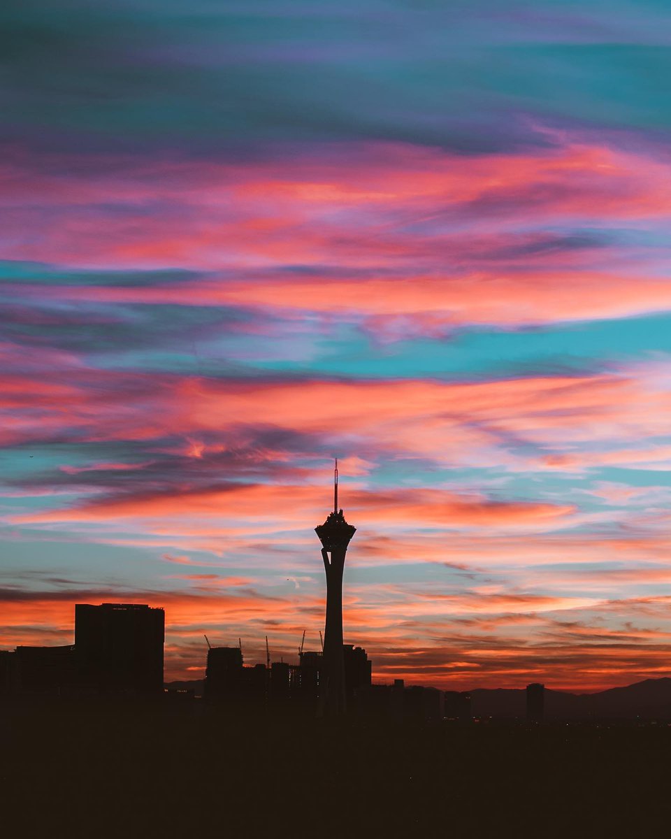 stratvegas's tweet photo. "A view I can never get tired of." 🤩 Hit "❤️" if you agree!

📸 IG: nomadmediacollective https://t.co/xn0RZnkt29