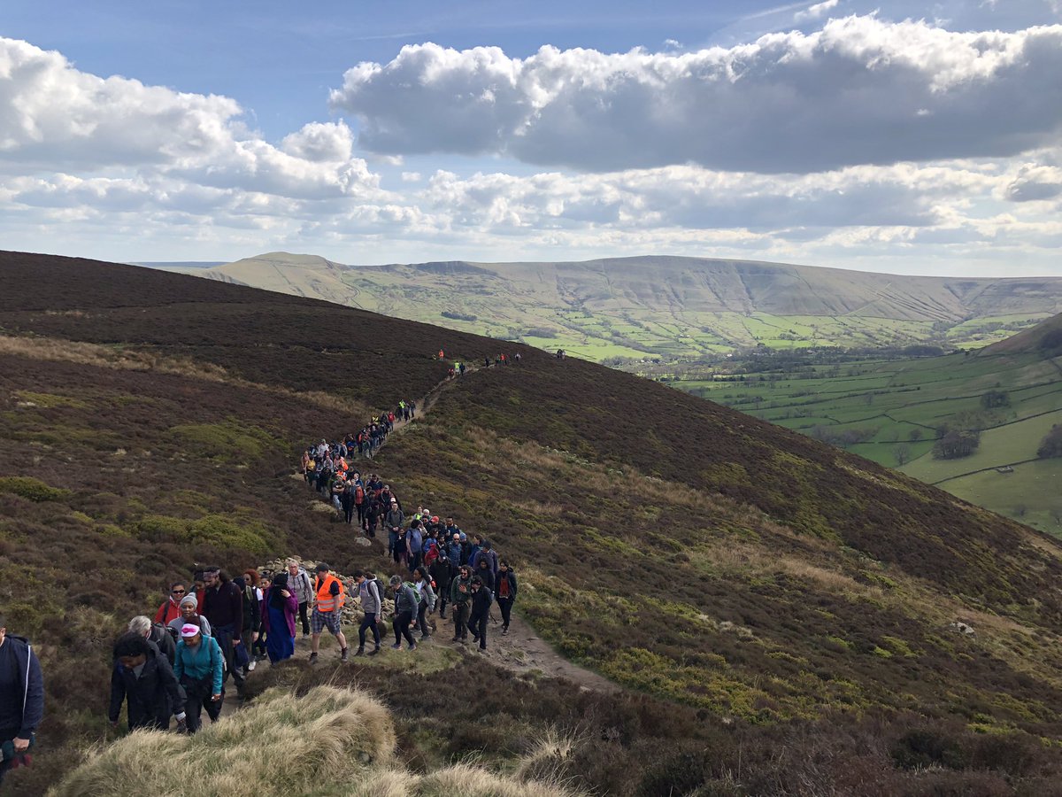 Kinder in Colour today on the 90th anniversary of the Kinder Scout mass trespass. We are in our hundreds for equal access and rights. ✊🏽🧿🤍@Right_2Roam
 #landjustice #RightToRoam #kinderincolour