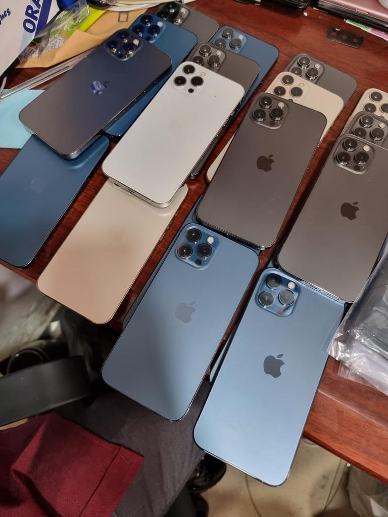 DreamsItech's tweet photo. @DidierLefa Pour tout vos besoins IPhone a petit prix contactez moi 
Nb: facture et garantie sur tous mes articles 
697886911 https://t.co/PSY8VT0PnF
