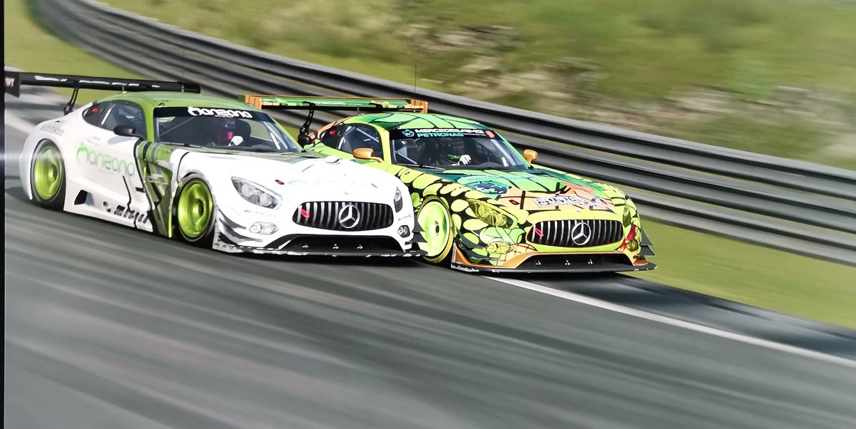 Unas fotos de la carrera de hoy del evento artistas del sim racing