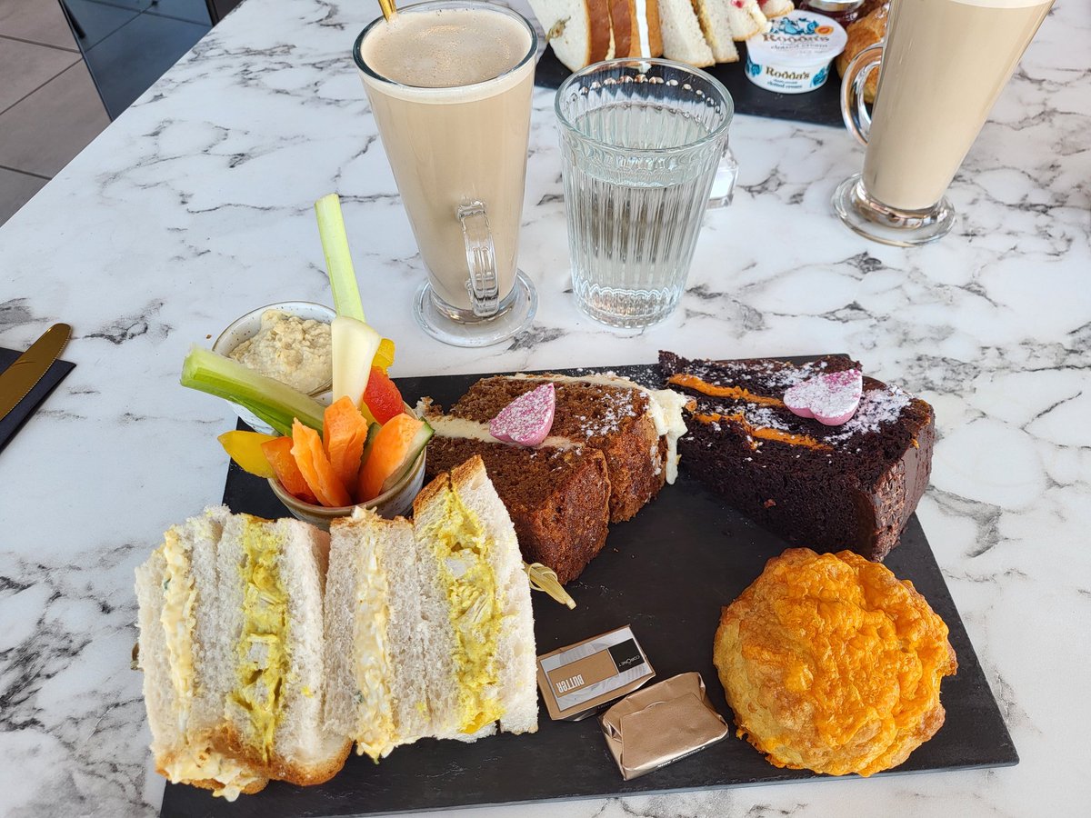 lornie45's tweet photo. What weekends are made for, eating cake and catching up #afternoontea #weekends #catchup #readyforanewweek https://t.co/KctIH15MDt