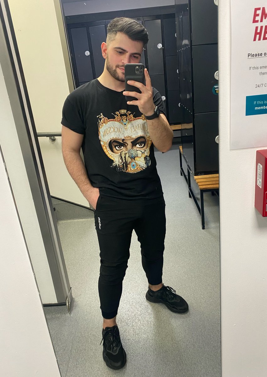 Drop a pic of you wearing your favourite Michael Jackson t-shirt