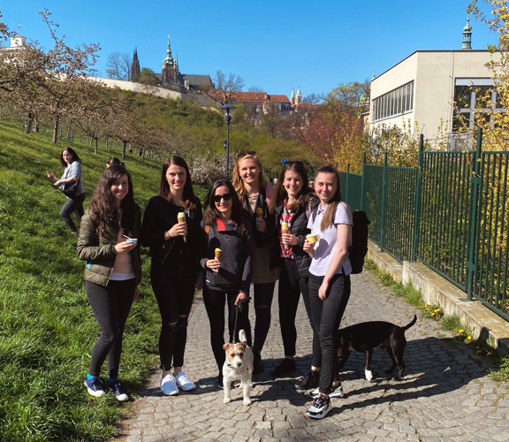 PragueSpot's tweet photo. 🇨🇿V sobotu za námi přijely holky ze SPOT Olomouc! I národní spolupráce mezi spolky je pro nás důležitá.
🇬🇧On Saturday the girls from SPOT Olomouc came to us! National cooperation between platforms is also important for us.🥰 https://t.co/52dylC7DGG