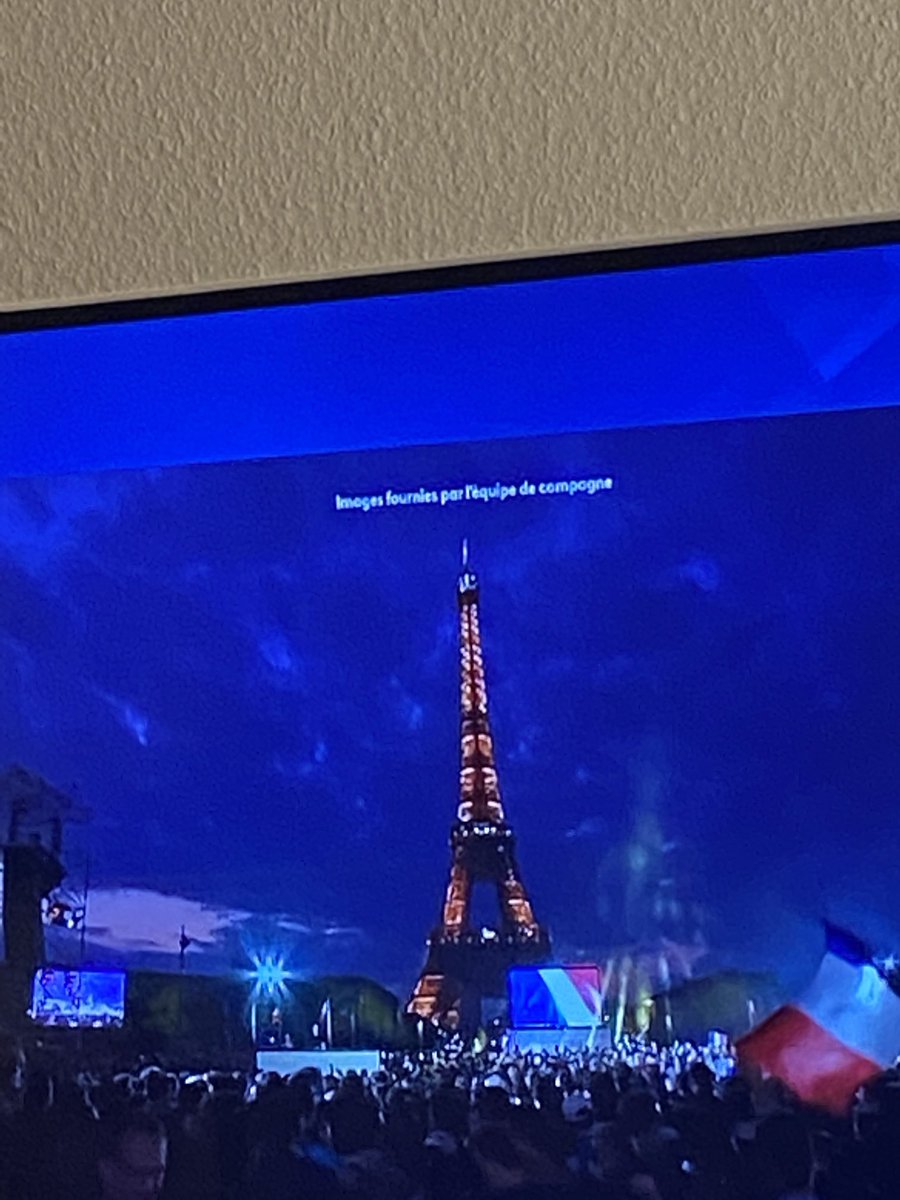 jazzmanahn's tweet photo. #Merci, #ChersCompatriotes: #EmmanuelMacron, #PrésidentDeLaRépublique, à Paris, aux
Champ De Mars 21h43 - Dimanche 24 Avril 2022 https://t.co/nsMO4oZsaZ
