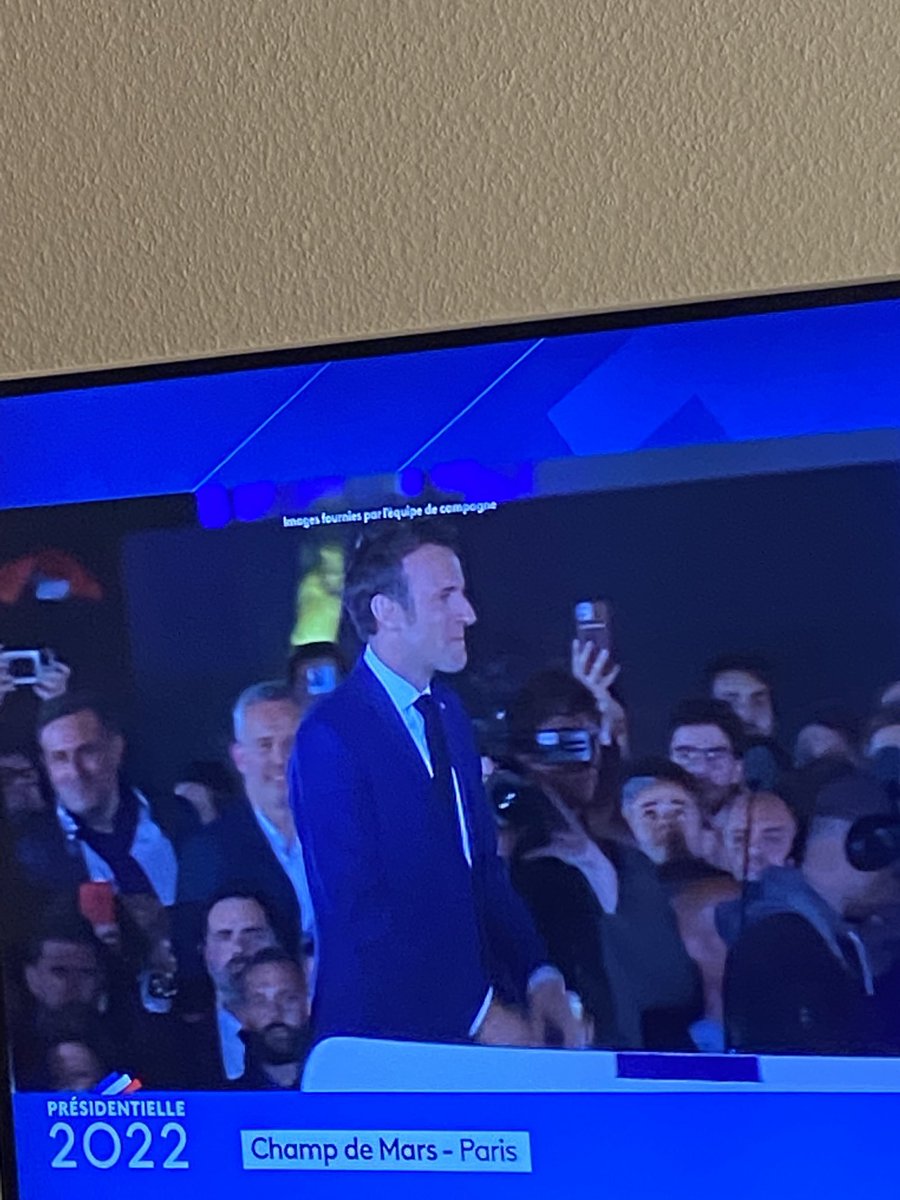 jazzmanahn's tweet photo. #Merci, #ChersCompatriotes: #EmmanuelMacron, #PrésidentDeLaRépublique, à Paris, aux
Champ De Mars 21h43 - Dimanche 24 Avril 2022 https://t.co/nsMO4oZsaZ