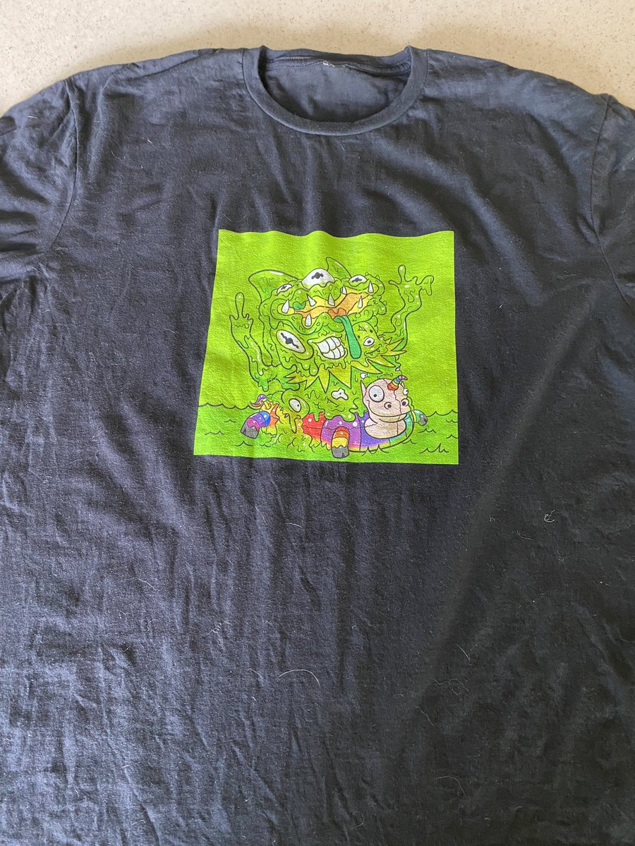 Decisions, decisions, decisions. Thank you <a href="/sircrone/">SIRCRONE 🇵🇷🇲🇽🇪🇸🇮🇹🇨🇴🇩🇴🇲🇦</a> so cool when you purchase a #croneberggang #NFT you get a t-shirt of the one you bought shipped to you! Freaking love this project, I’m sad it’s about complete.