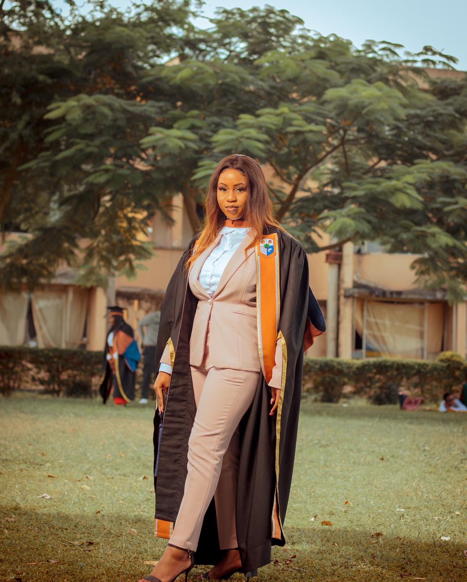 HelenChish's tweet photo. Bsc  in Banking and Finance 🥰🙏🏽👩🏽‍🎓 https://t.co/A3TwDil1sD