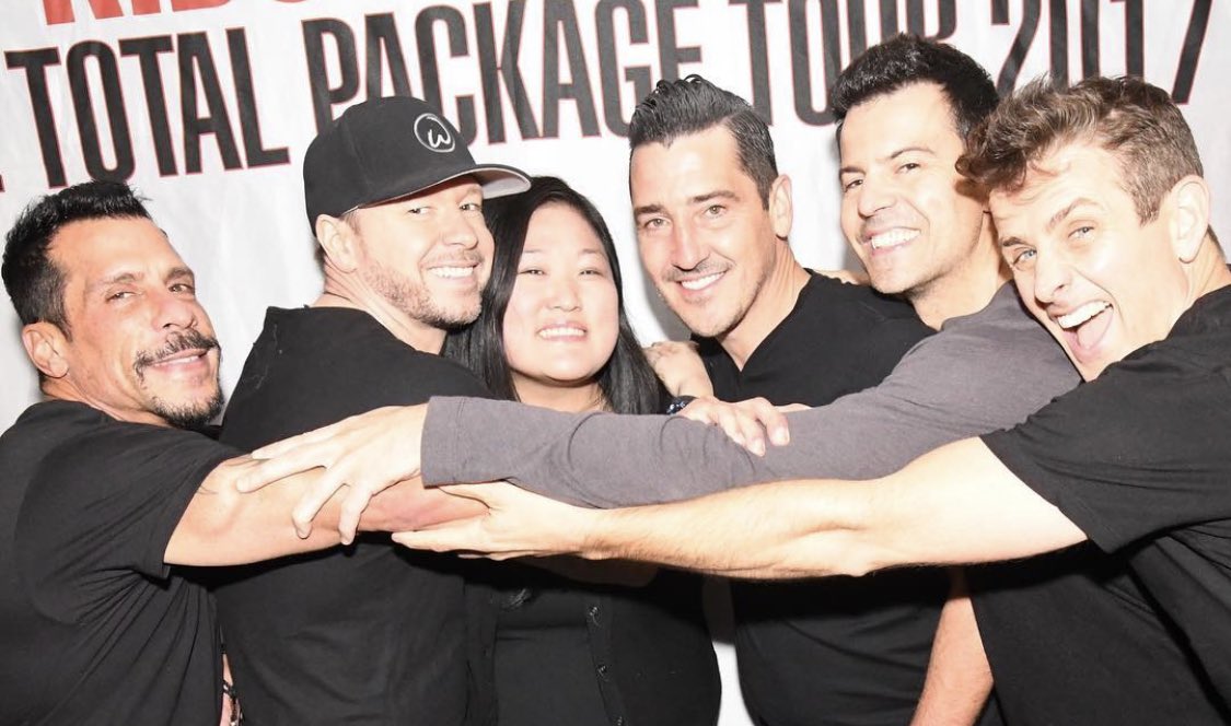 CharligneLA's tweet photo. There’s so many to choose from, but this is one of my faves! #nkotbhug #NKOTBDay 💚 https://t.co/ypBGUUOaW0