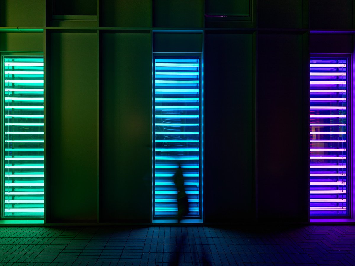 #sneakpeak #TheDamm <a href="/YotelHQ/">YOTEL</a> #amsterdam #lightart #interactive #art #lightingdesign #artinlight