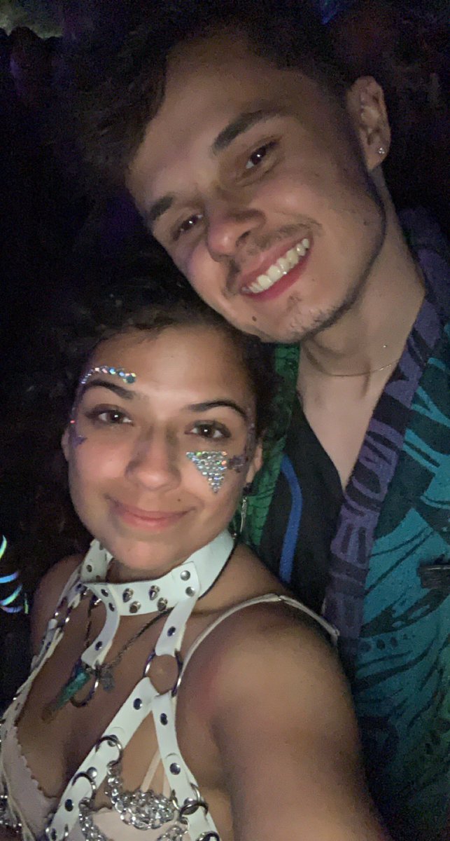 Amanda_huerta2's tweet photo. Went to @UbbidubbiFest yesterday and had the time of my life!!! Even met this lovely guy @itsBaskket super sweet and made my time at the event much better!๐๐ blessed to have met him ๐ฅฐ #UbbiDubbi2022 #firstrave https://t.co/QPoGUd1Sde