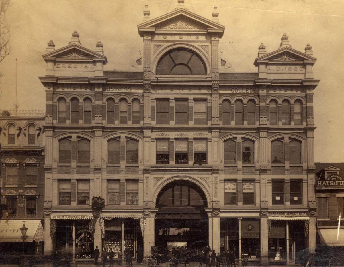 OneGalsToronto's tweet photo. So many lost Toronto buildings I wish I’d been around to see, but #1 for me has to be the Yonge Street Arcade.  Opened in 1884, it was something of an early mall featuring dozens of retailers. https://t.co/vLeFQnvphJ