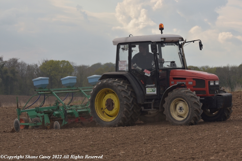sgcaseyck25's tweet photo. #SpringTillage2022 A good weekend with the cameras. A nice to see some fodder beet going in locally. Not many of the #ArmerSalmon planters still left working so nice to get them 
#ArableApril https://t.co/DQNlB1e9Ee