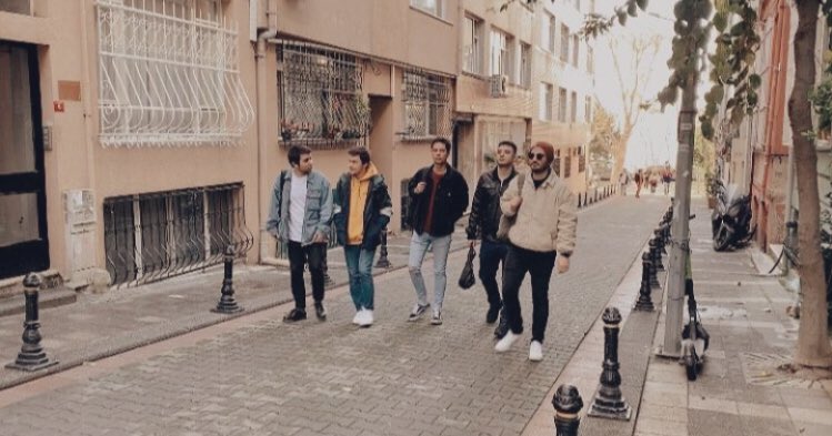 Geçme artık sokağımdan ..
<a href="/MadrigalBand/">Madrigal</a> 🤝
@sanliakgun 
<a href="/Kaannalc/">Kaan ALICI</a>