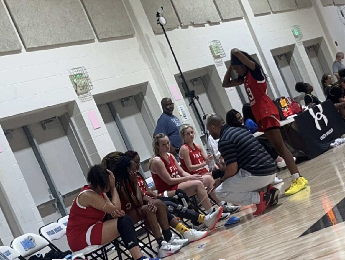What a weekend. Finish with 3 strong wins and 2 tough close losses. Girls competed and battled every game. We coming 😤😤. Thanks for the great competition <a href="/UANextGHoops/">Girls UAA</a>