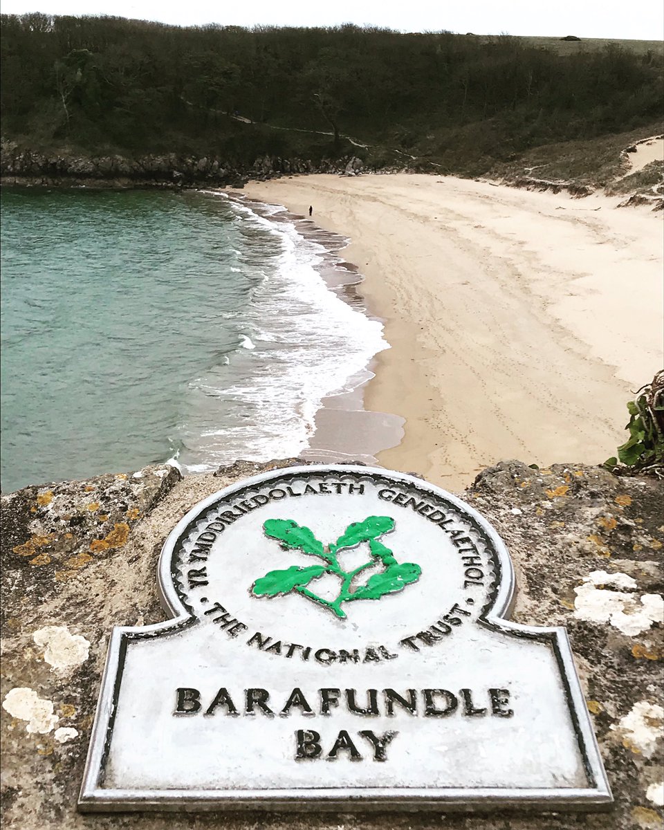 TimRPearson's tweet photo. Great days walking along the #pembrokeshire coast path via barafundle bay https://t.co/s7QefN4Ed1