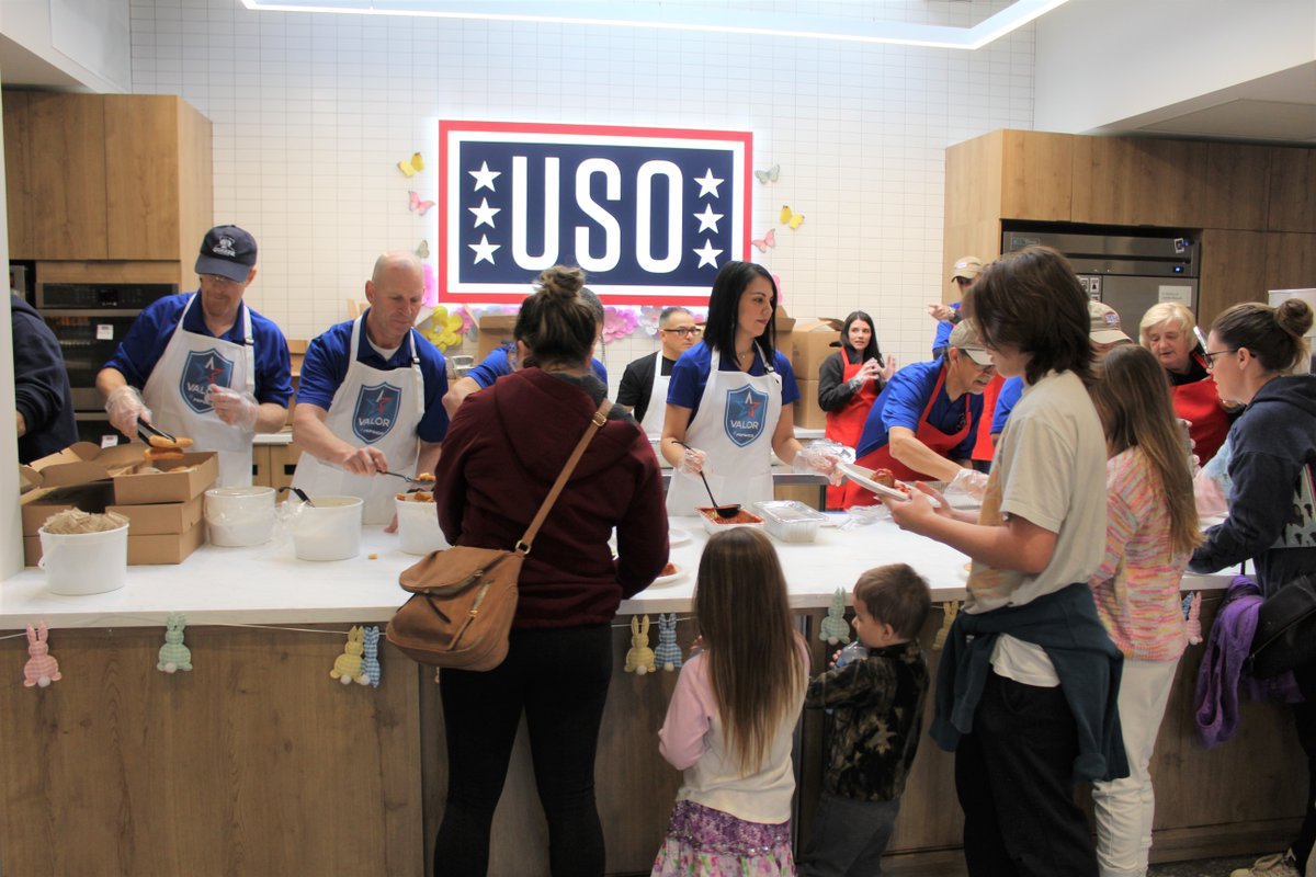 USO_of_Illinois's tweet photo. Thank you to @PepsiCo and PepsiCo Valor for being part of the Force Behind the Forces and supporting USO No-Dough Dinners at USO Great Lakes! #USO #BetheForce #USOConnects https://t.co/nh0Cj3sI5k