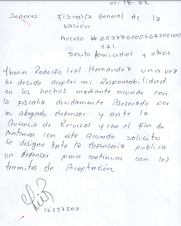 BluRadioCo's tweet photo. El abogado de las víctimas en el caso del estilista Mauricio Leal, Elmer Montaña, reveló un documento en el que, con su puño y letra, Yhonier Leal acepta su responsabilidad en el homicidio de su madre y su hermano. La carta fue enviada a la Fiscalía el pasado 18 de enero. https://t.co/gwdfRzpnOT