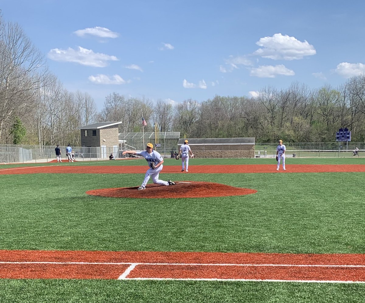Game 2 starting now!
Mason Ratliff #8 will get the start on the mound for game 2
#GoHawks