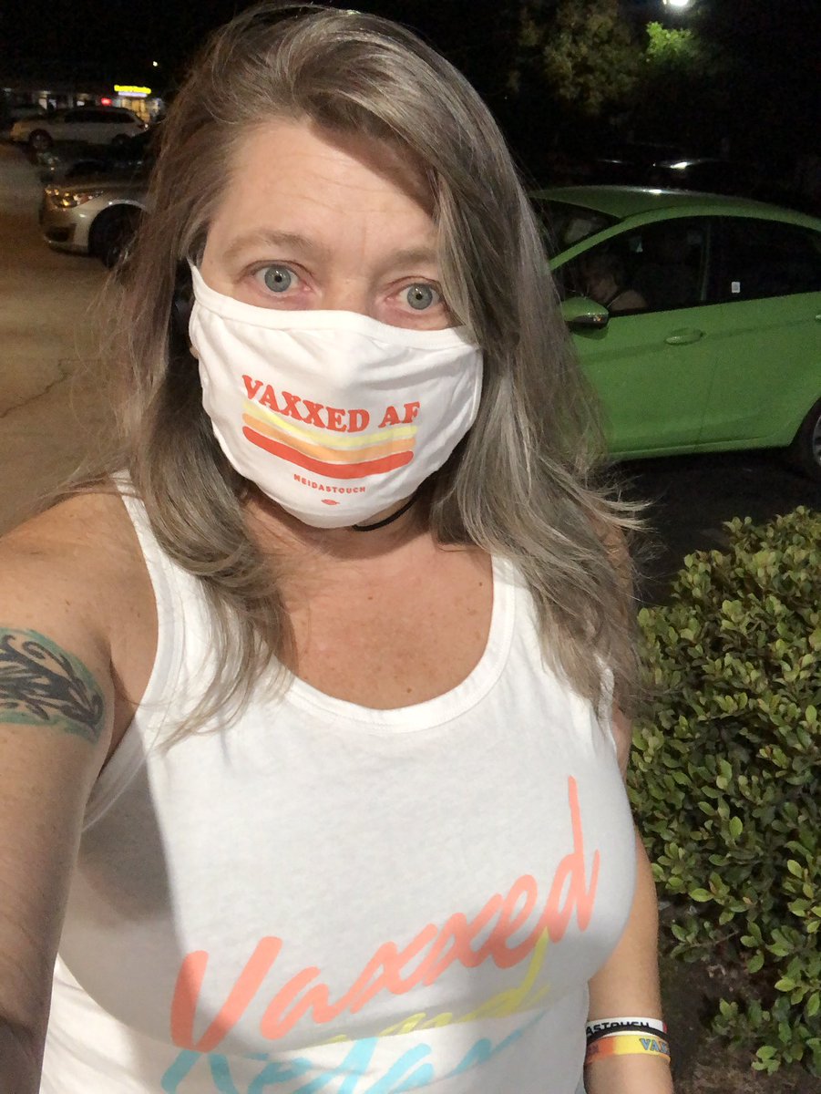 AndreaTwitmo's tweet photo. @MarkHamill I swear it says #VaxxedAndRelaxed on my tank in these pics. Short arms and big boobs make for #SelfieProblems, lololol
As you can plainly see, my mask says #VaxxedAF
Both I purchased from @MeidasTouch
https://t.co/69hnp4yRXO https://t.co/7pJzdw1PAU