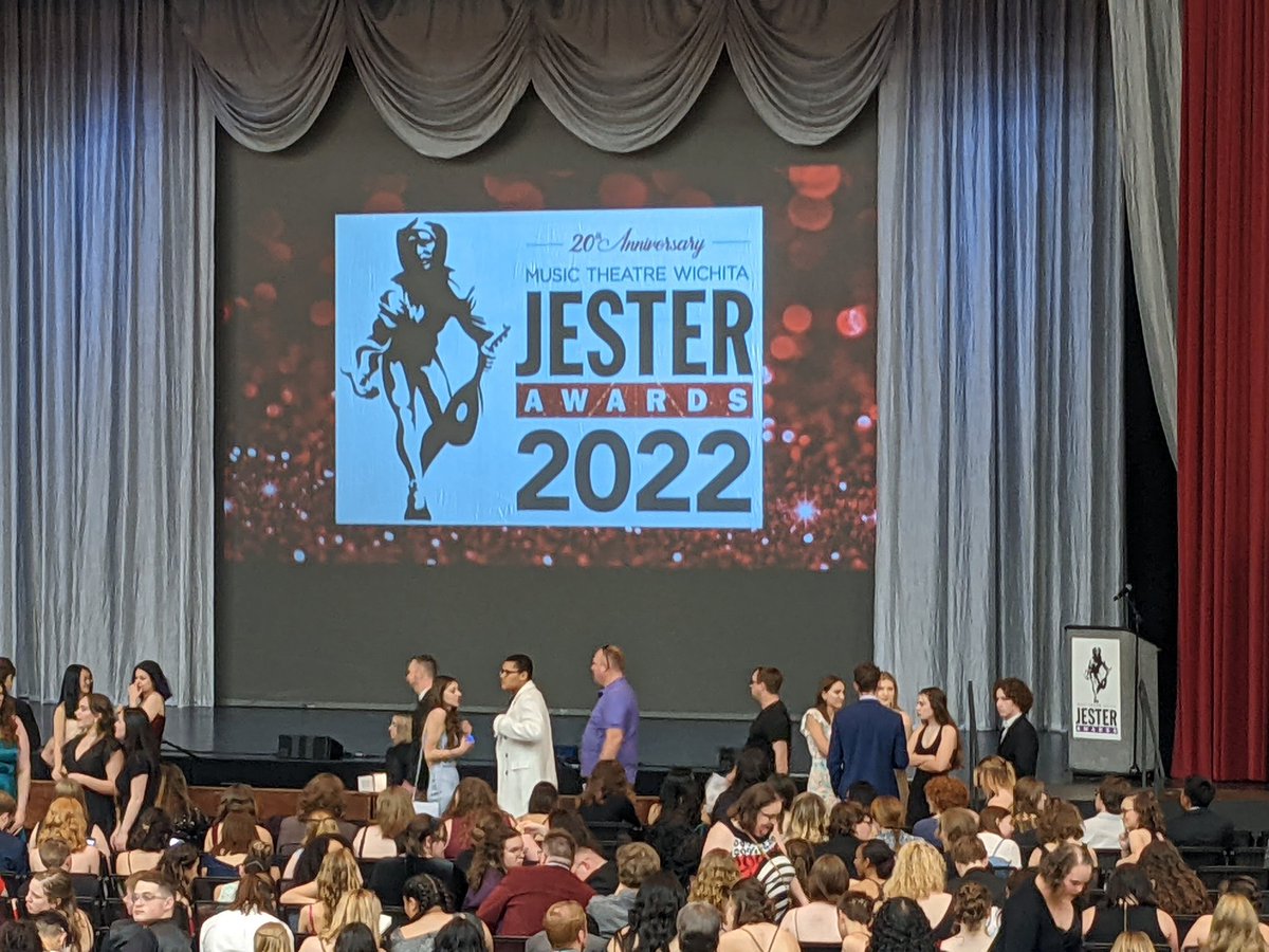 EastGTAPAH's tweet photo. East High and Mamma Mia! cast representing at the 20th annual Jester Awards! #ehsdrama #mrsblueace #weflytogether #wemttogether https://t.co/KqNjpnL6nm