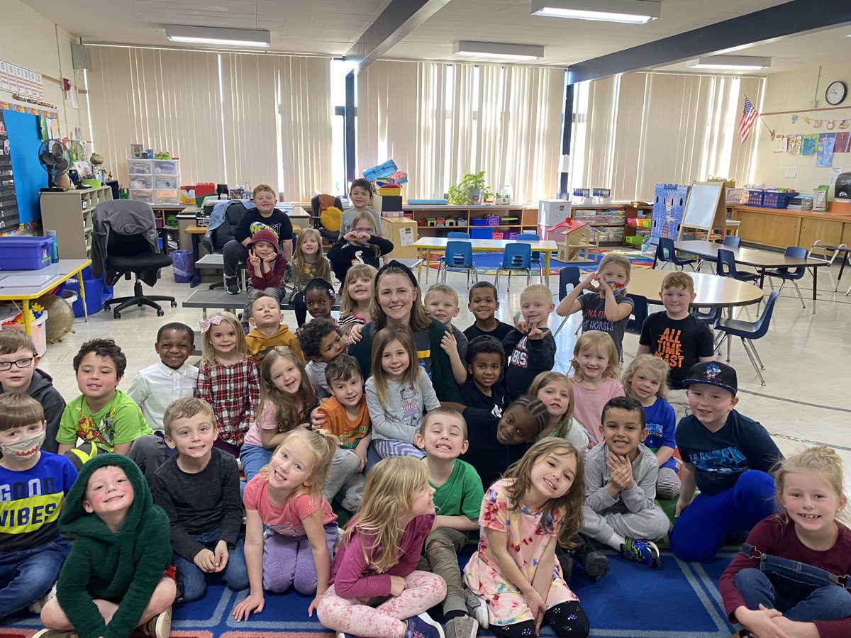 w_persistence's tweet photo. We truly enjoyed our 14 week Early Literacy Residency program with Ms. Liz from @FirstStage and are so sad to have it end! Thank you for such a wonderful experience!  @WalkerNxGL  #WAWMproud https://t.co/WgDNeniYm4
