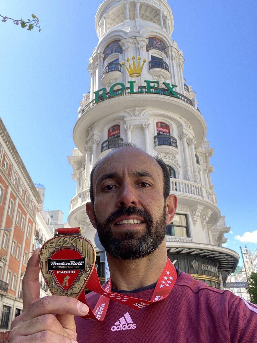 PacoAlonso11's tweet photo. Cumpliendo el sueño… primer maratón y cumplido en Madrid 🇪🇸 Venga ! 🤘🏼👊🏼@RNRmadmaraton #Run4YourLife Viva México 🇲🇽 https://t.co/DsG3tFtQSU