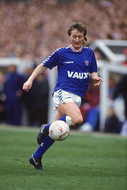 robertmdaws's tweet photo. #EricGates of @SunderlandAFC in away kit at StJames Park Div 2 Feb 1990 ( 1-1 draw ) https://t.co/7ta2Xa9KtF