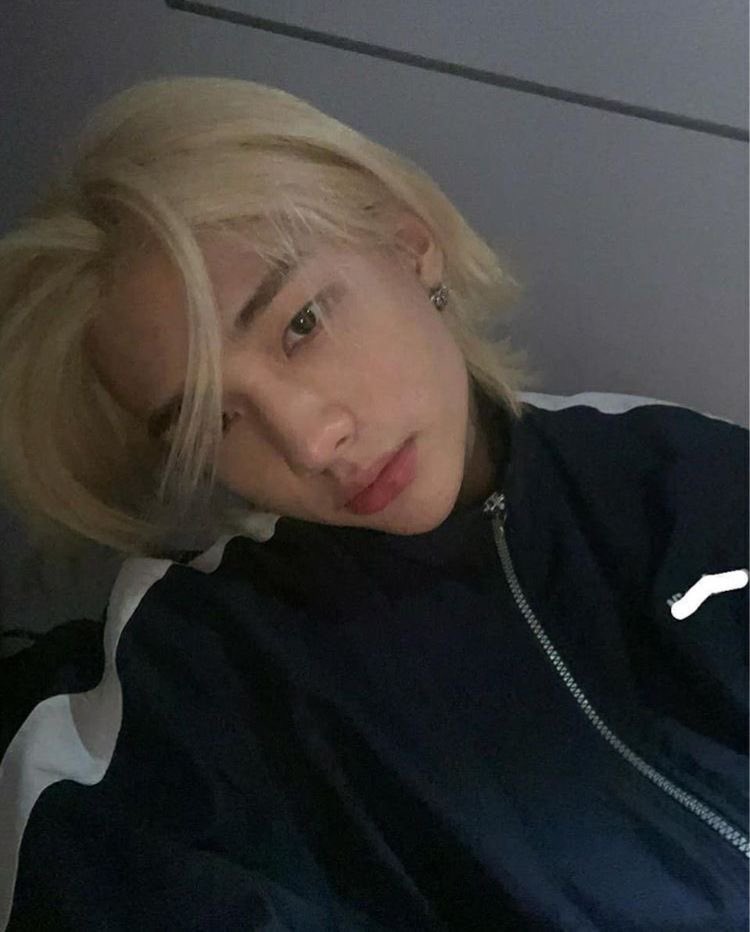L1XXIESSUN's tweet photo. hot and unbothered 
#SSD #StaySelcaDay #hyunjin 
@Stray_Kids https://t.co/tWbQvGbRdK