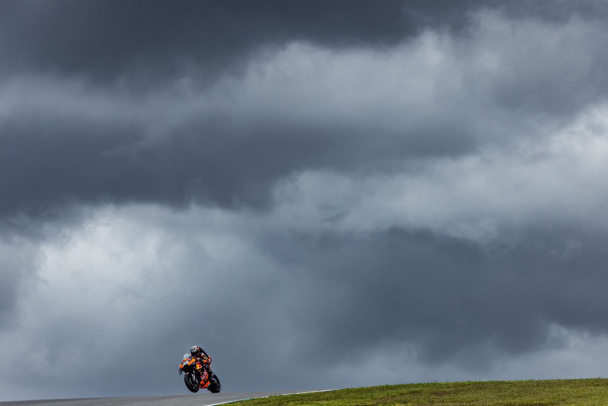 KTM_Racing's tweet photo. Adeus por agora, Portugal. 🇵🇹👋 https://t.co/LpDsqCZd16
