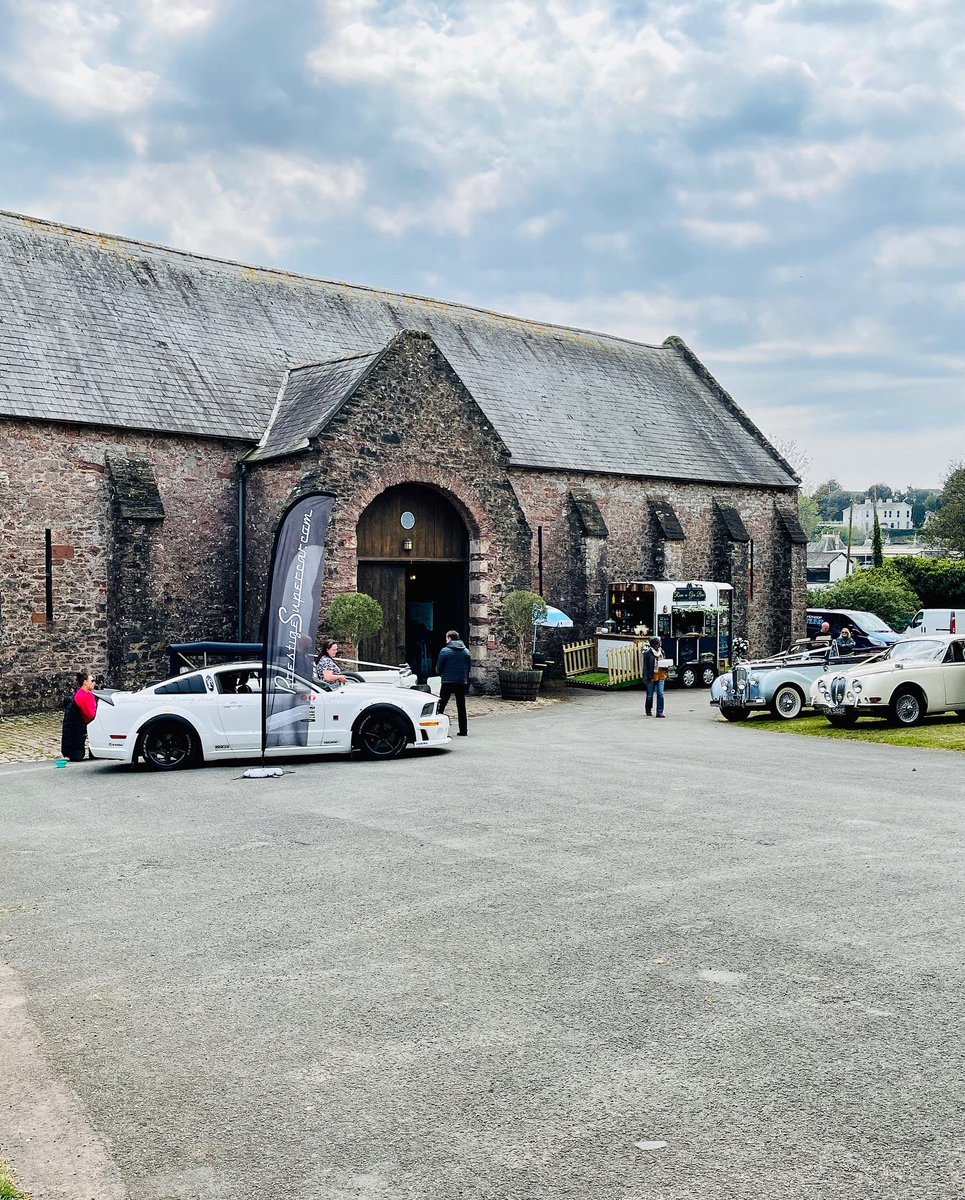 broganbespoke's tweet photo. A enjoyable day showcasing alongside other wedding suppliers at @TorreAbbey today. 🎩💍 https://t.co/dj234mVc2A