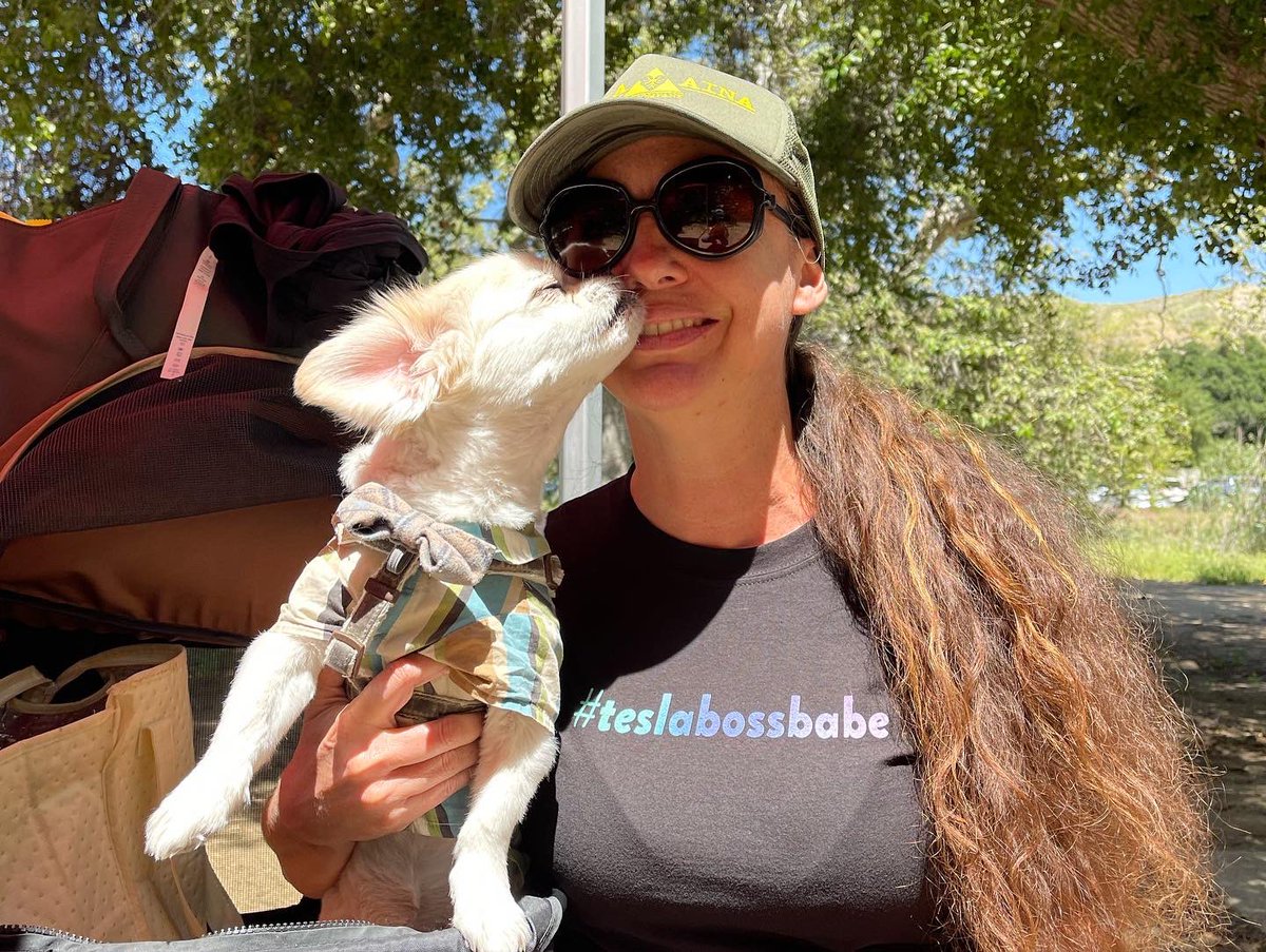 TeslaClubSoCal's tweet photo. Great time at the @Tesla Women Picnic! ๐ท๐ท Looking forward to seeing you all at the next one! @TeslaJoy @TwixDaPoodle @drivyndotcom #TeslaClubSoCal #TeslaWomen #TeslaBossBabe https://t.co/lp20SscAyd