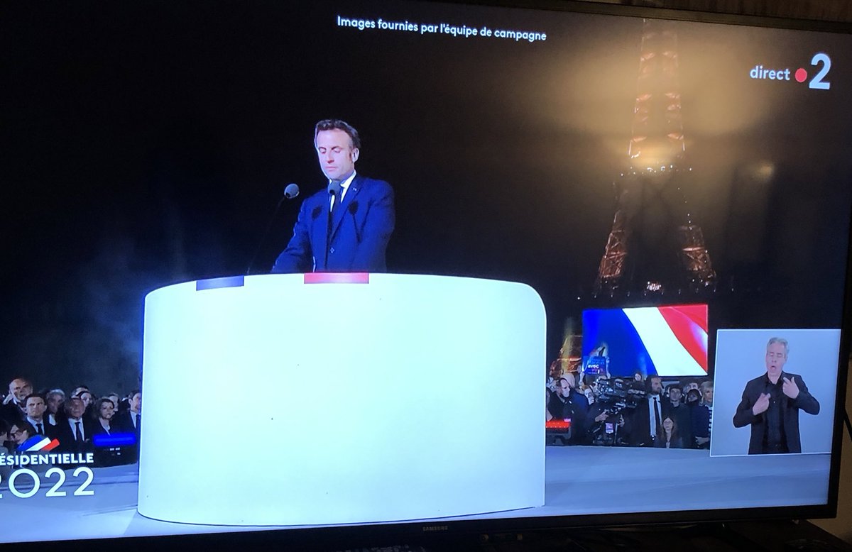 Sitze bei meinen Eltern, die in Frankreich wohnen und gemeinsam staunen und freuen wir uns über die Bilder aus ihrer Hauptstadt #Presidentielles Eine Inszenierung wie bei Königen und doch so voller Glück für Europa. #MacronPresident
