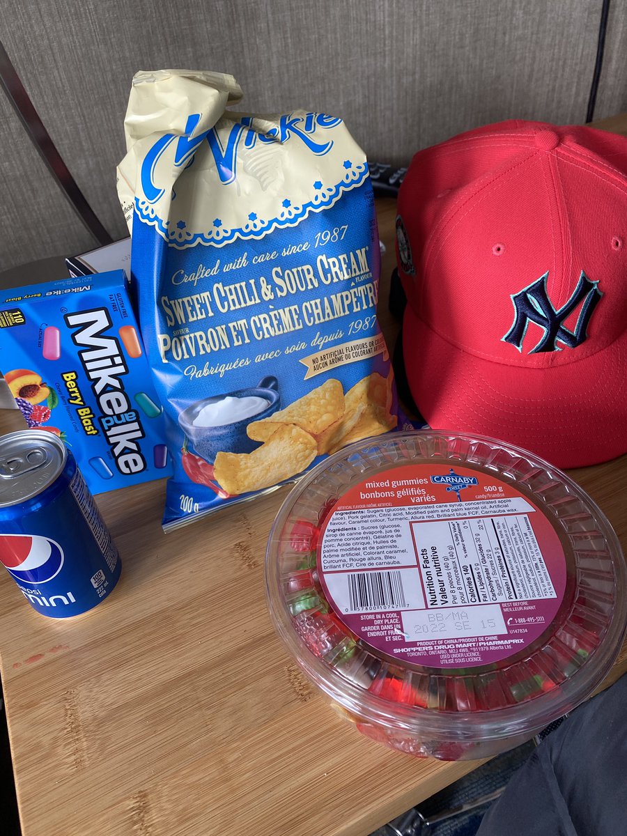 JaivenNatt's tweet photo. #hearties tweet party in a few😁 snacks &amp; soda oh ay and my new hat all ready 🤣😁 @WCTH_TV @SCHeartHome @hallmarkchannel  it’s a goodie tonight rest those fingers 🙏 https://t.co/tQTVuCacWf
